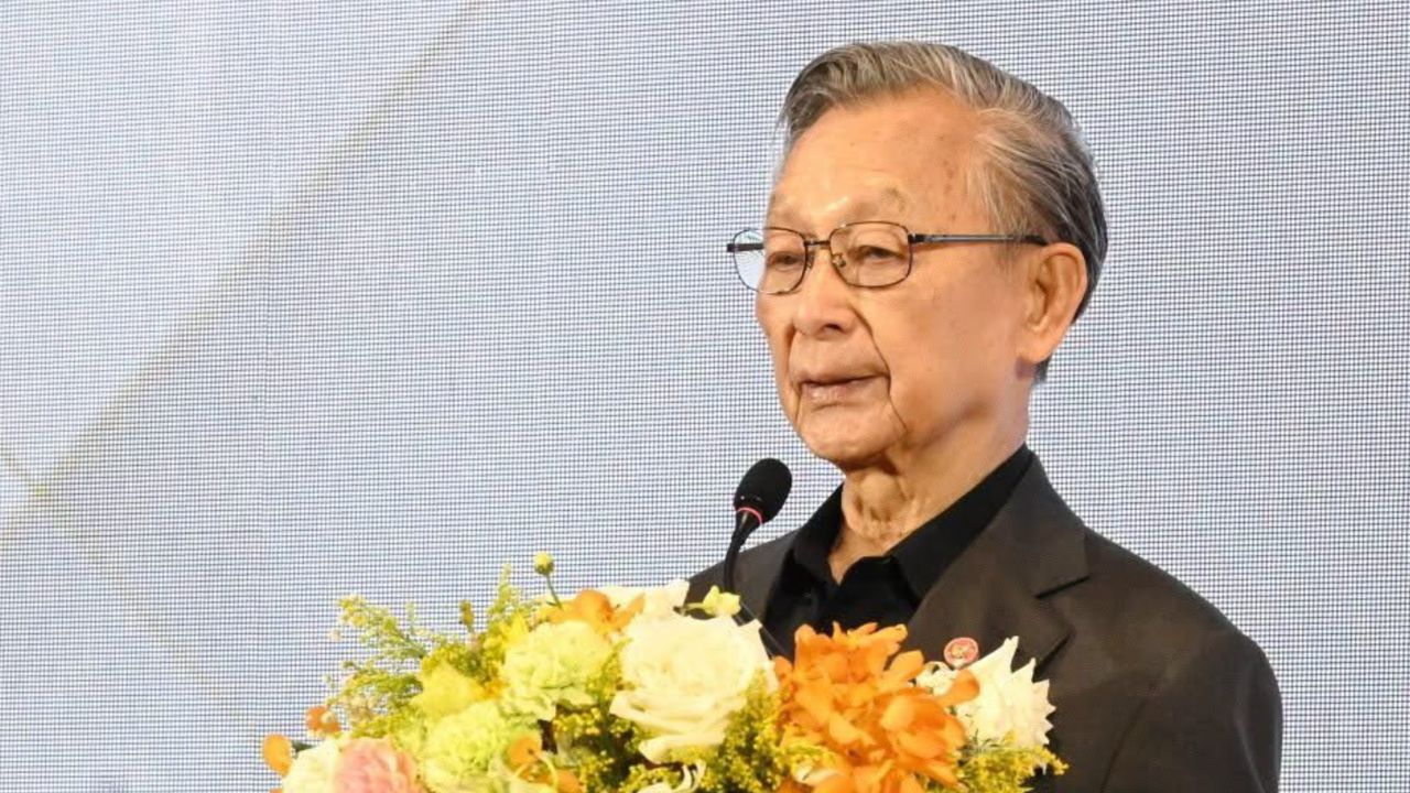 “ชวน” ให้กำลังใจ กกต. ทำคดีฮั้ว สว. ตรงไปตรงมา แนะค่อยตอบแทนตอนเขาตาย