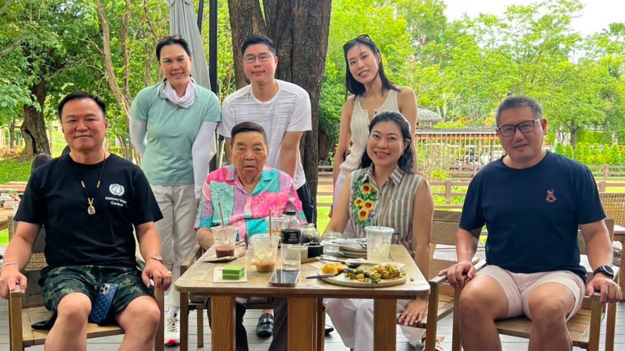 “อนุทิน” โพสต์ภาพนุ่งกางเกงขาสั้น บอกสบาย หลังดราม่า “เนวิน” ถูกวิจารณ์