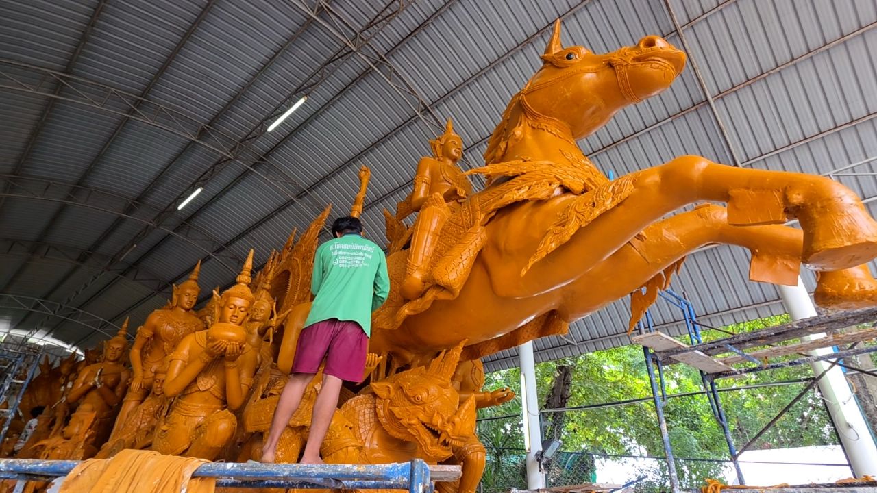 นักท่องเที่ยวคึกคัก งานแห่เทียนอุบลฯ ปี 69 เงินสะพัด 1,700 ล้านบาท