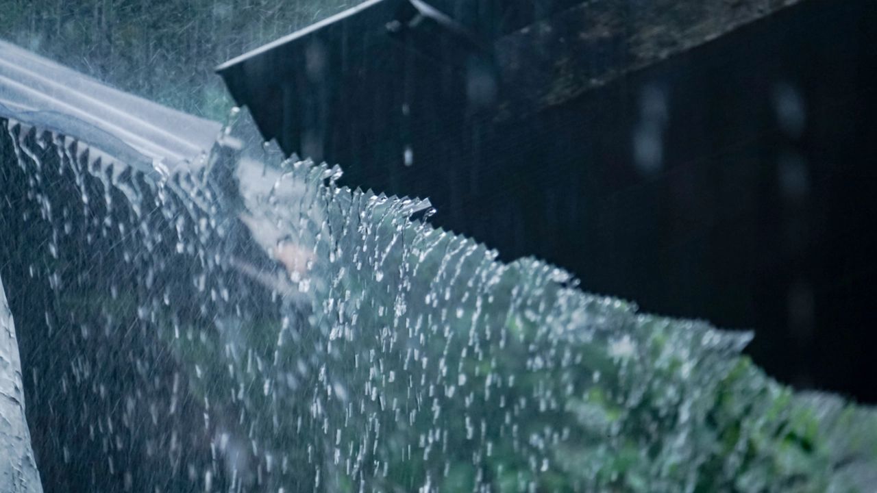 สภาพอากาศวันนี้ 24 ก.ค. 69 กรมอุตุฯ เตือนไทยตอนบนฝนตกหนัก กทม. ฝนถล่ม 60%
