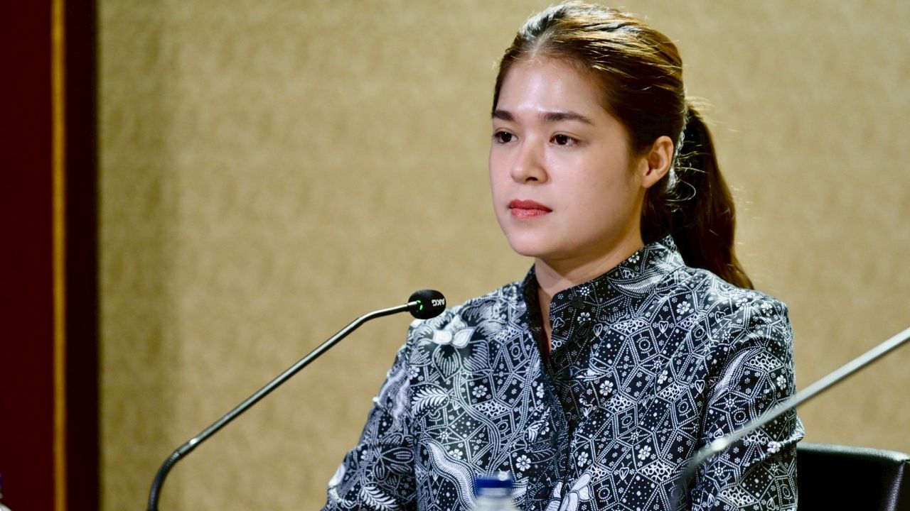 “พลอยทะเล” เย้ย “ลิซ่า” เป็นฝ่ายค้านเลยไม่เห็นภาวะผู้นำของนายกฯ