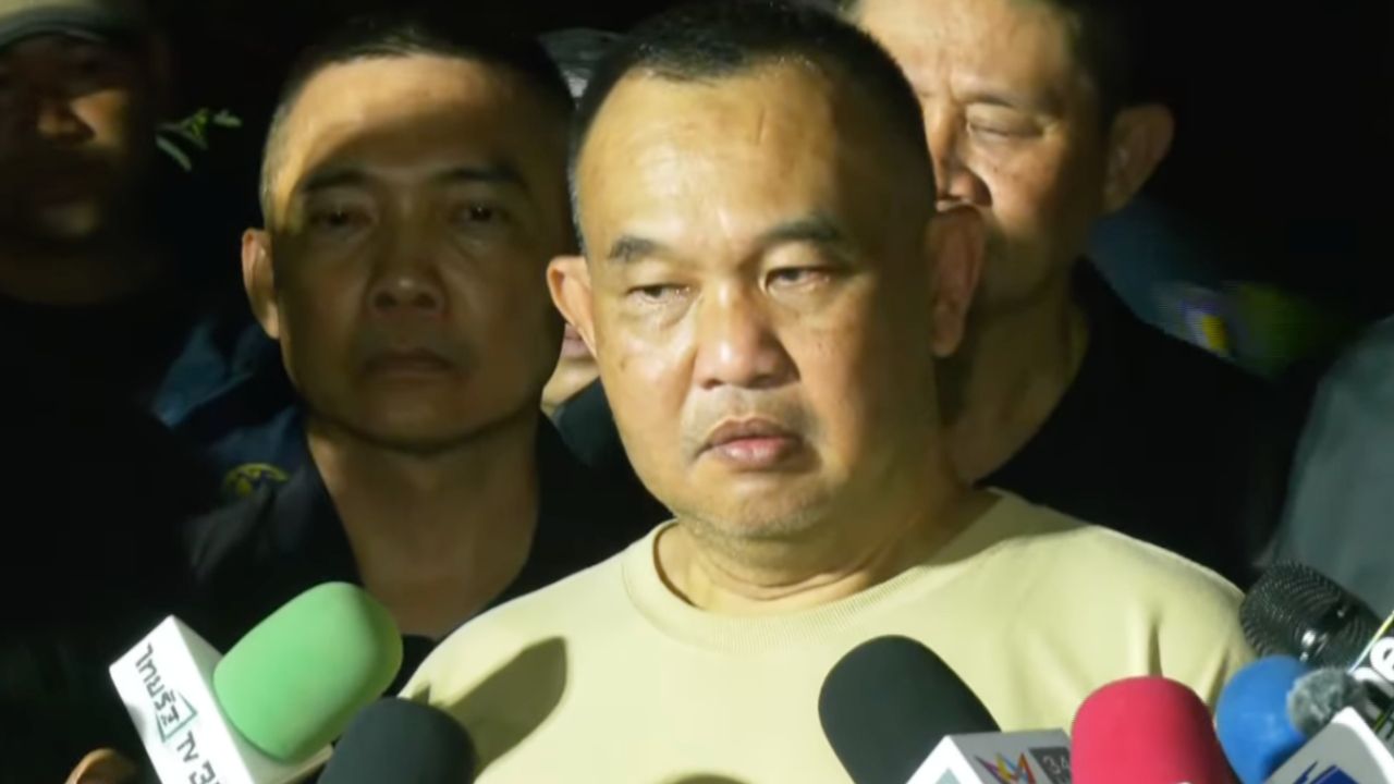 พบศพ 2 พี่น้องรัสเซีย ถูกฝังลึก 1 เมตร ตร.ลุยค้นหาต่อ 3 ศพพ่อแม่ลูก ห่างกันคนละฟากถนน