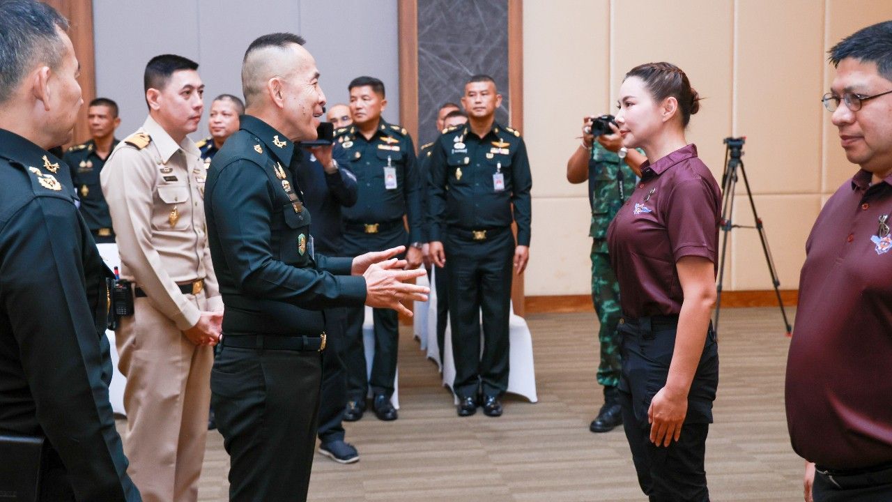 กลาโหมเรียกกำลังพลสำรอง 26 นาย ติวเข้มรับมือเหตุฉุกเฉิน  “บุ๋ม ปนัดดา” ร่วมฝึกด้วย