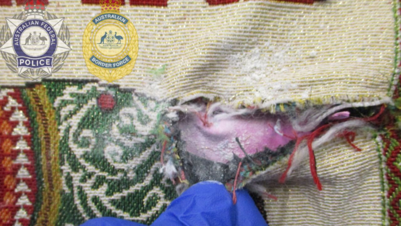 รวบตัวแอร์สาวไทย ลอบขนเฮโรอีนเข้าออสเตรเลีย ยึดของกลางได้กว่า 1 กก.