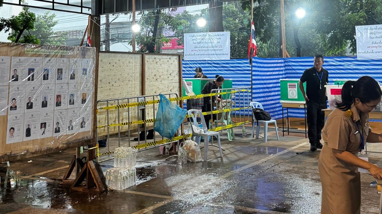 ชั่วโมงสุดท้าย ก่อนหมดเวลาเลือกตั้งผู้ว่าฯ กทม. - สก. หลายพื้นที่ "ฝนตกหนัก"