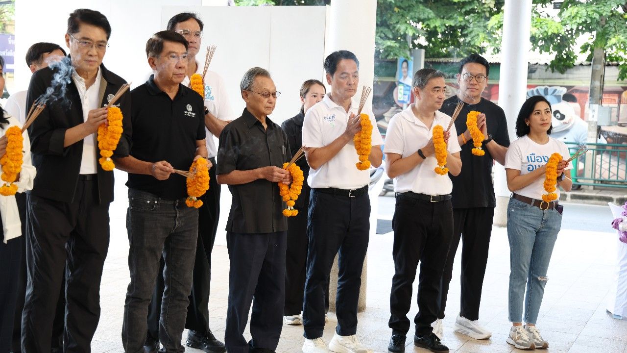 ที่พึ่งสุดท้าย ปชป. ขนอดีคผู้นำพรรค มูเตลูพระแม่ธรณีฯ ก่อนลุ้นศึกผู้ว่าฯ กทม. วันพรุ่งนี้