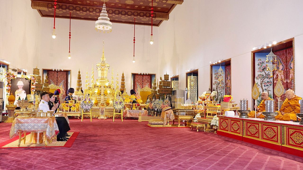 พระราชทานหนังสือรำลึกองค์ภา จดหมายเหตุประสูติกาล และพิธีสมโภช-ขึ้นพระอู่ ในโอกาสพิธีปณรสมวาร