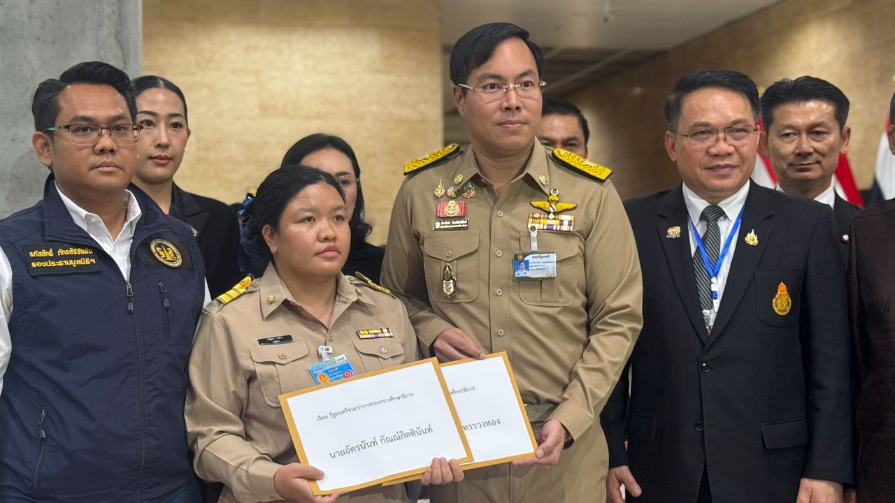 “อัครนันท์” ย้ำให้ความเป็นธรรม “ครูนิ่ม” สั่งเร่งตรวจสอบ คาดใช้เวลา 2 สัปดาห์รู้ผล