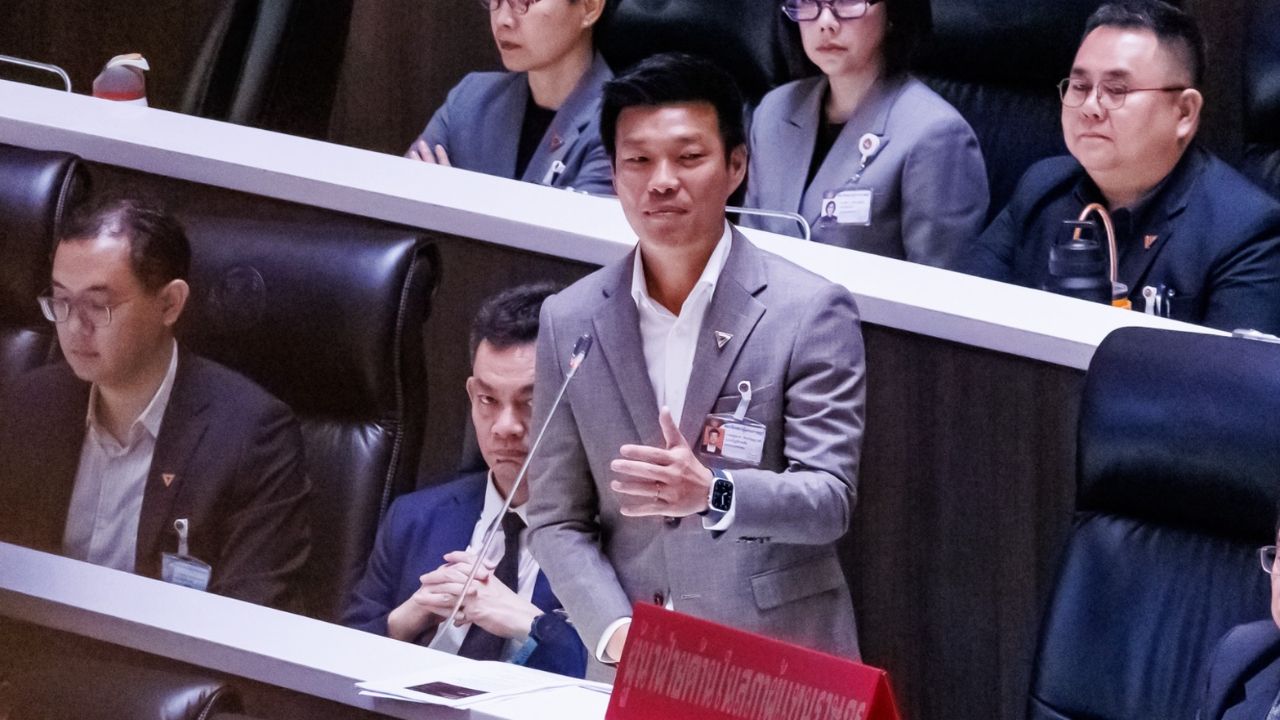 “เท้ง” เหน็บ งบฯ 70 ไม่ได้จะช่วยไทย กำลังช่วยค้ำยันอำนาจรัฐบาลสีน้ำเงิน