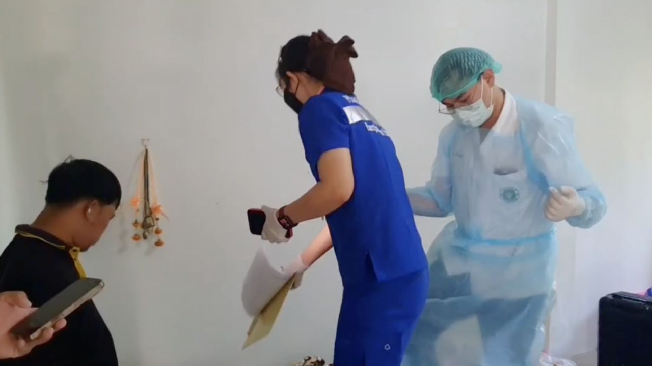 หนุ่มวัย 32 ปี ฆ่าแฟนสาวดับคาห้องพัก ชาวบ้านช่วยกันสกัดจับ มัดมือส่งตำรวจ