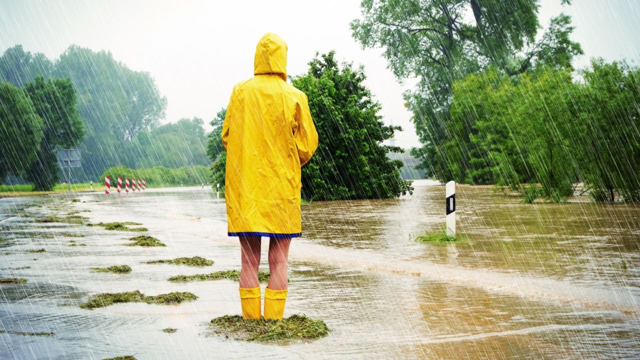 ประกาศฉบับ 10 เตือนฝนตกหนักถึงหนักมาก เช็กจังหวัดเสี่ยง เฝ้าระวังน้ำท่วมฉับพลัน