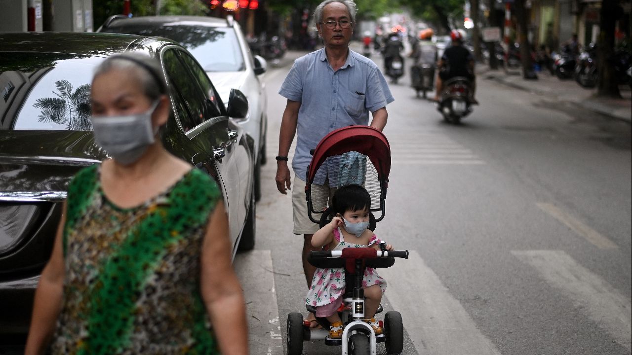 เวียดนามแจก "โบนัสมีลูก" หลังยกเลิกนโยบายลูก 2 คน หวังกู้วิกฤตสังคมสูงวัย