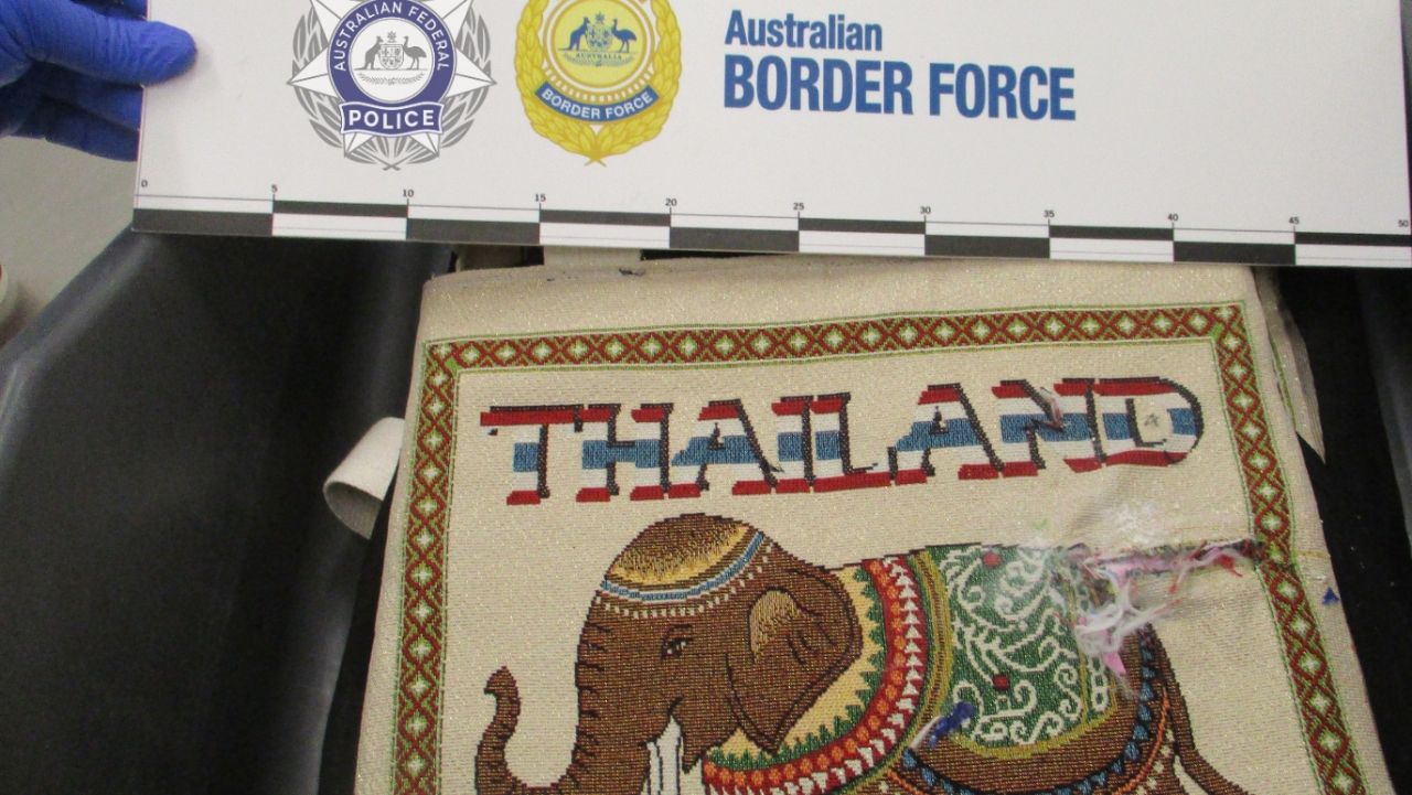 พบอวตารชื่อ “โรส” แชตคุยแอร์สาว ฝากหิ้วของ ให้ค่าจ้าง 8,800 บาท
