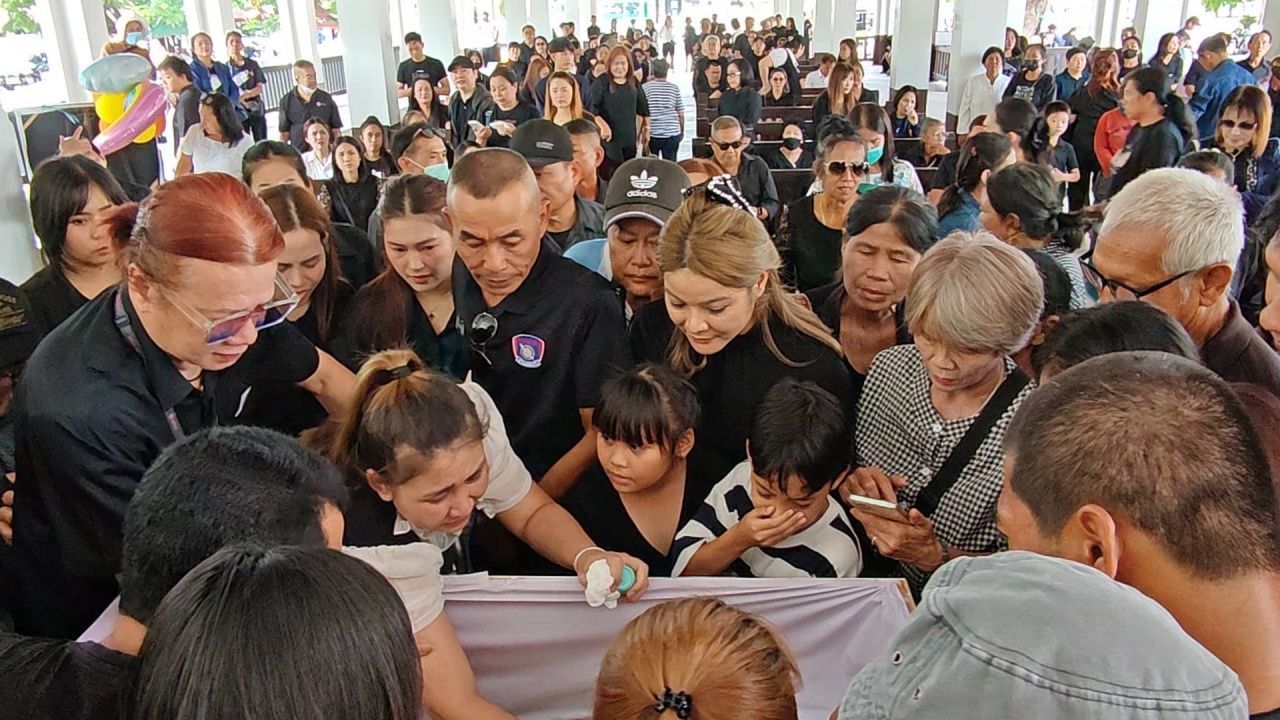 "พ่อดุ๊ก-แม่เมย์" กลั้นน้ำตาไม่ไหว บอกลาลูกชาย "น้องเติมฝัน" เป็นครั้งสุดท้าย