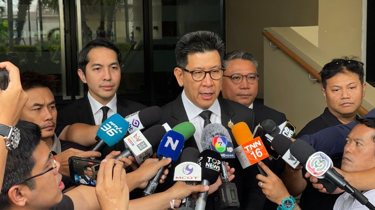 “เอกนิติ” เผย เตรียมจับมือเอกชน หากศาลรธน. ชี้คดีกู้เงิน 4 แสนล้าน เป็นลบ
