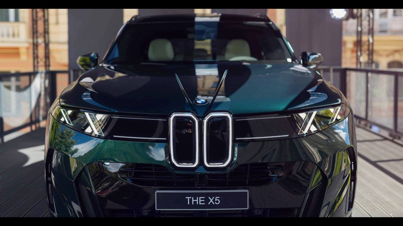 BMW บุกพรมแดงยุโรป ส่ง i7 M70 พ่วง X5 เจนใหม่ ประชันโฉมเทศกาลหนังคาร์โลวี วารี