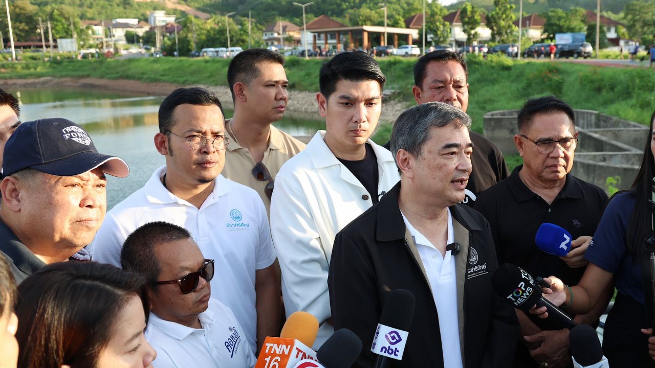 ประชาธิปัตย์ ดูแก้มลิงคลองเรียน “อภิสิทธิ์” สอนงาน “ภราดร” อย่านำ 2 เรื่องมาปนกัน