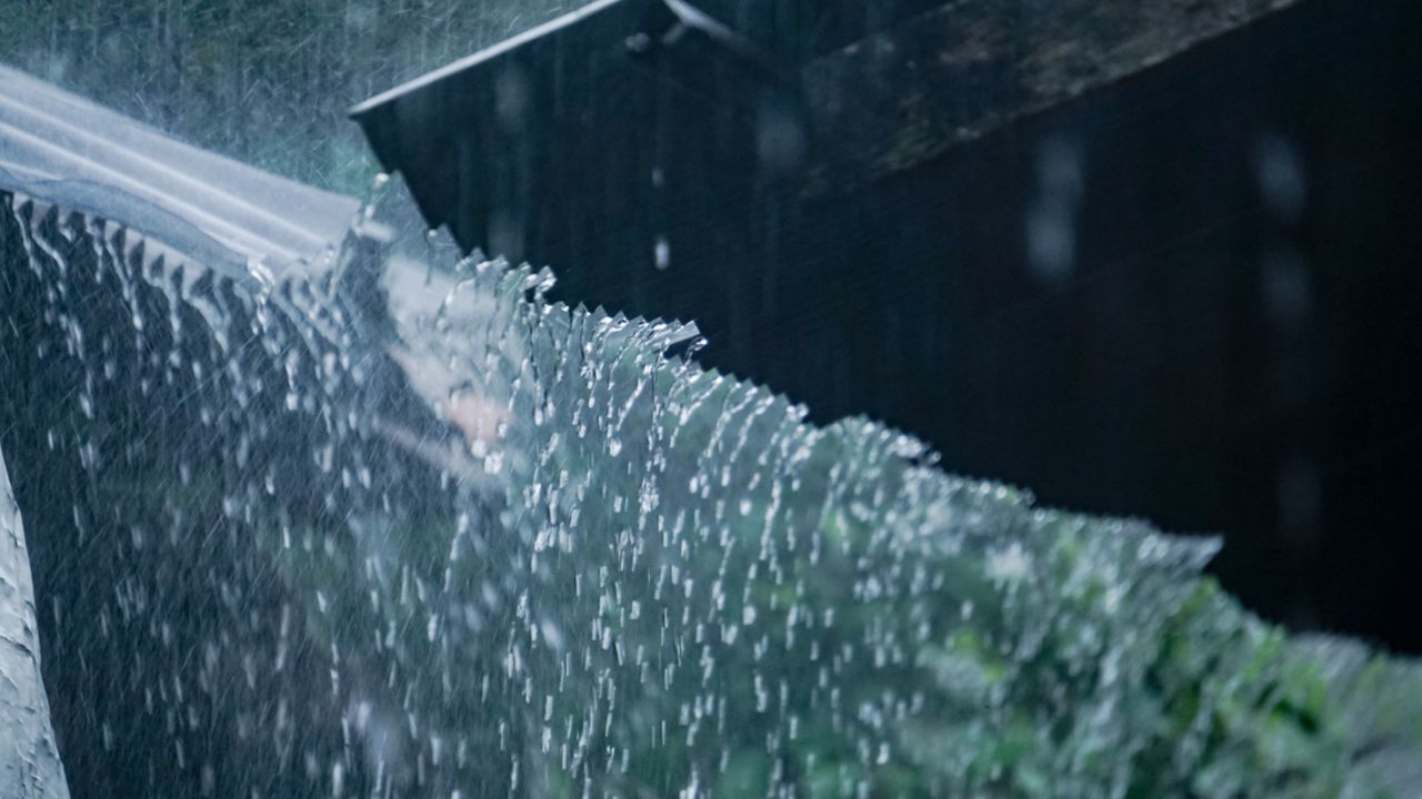อุตุฯ ฉบับ 9 เช็กรายชื่อจังหวัดเตรียมรับมือฝนตกหนัก ระวังน้ำท่วมฉับพลัน-น้ำป่าหลาก