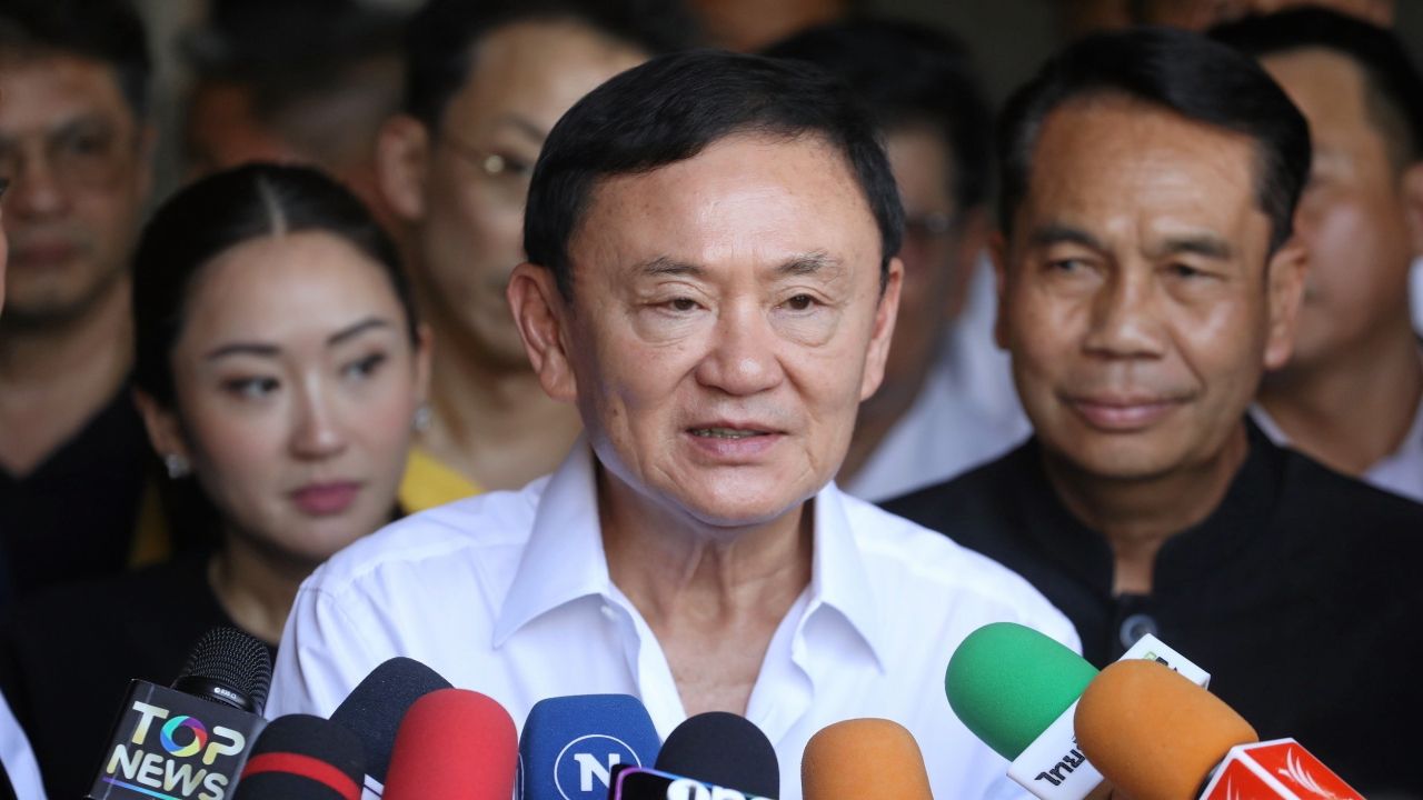 “ทักษิณ” ขอเบาการเมือง ปล่อยให้คนรุ่นใหม่ทำ “สุทิน” มองพบผู้นำประเทศมีประโยชน์