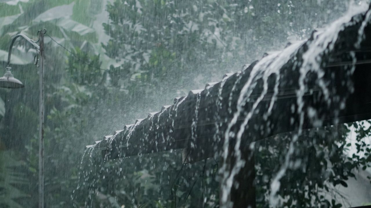 อุตุฯ ฉบับ 4 อัปเดตพายุไต้ฝุ่น "บาหวี่" และฝนตกหนัก เตือนหลายจังหวัดเตรียมรับมือ