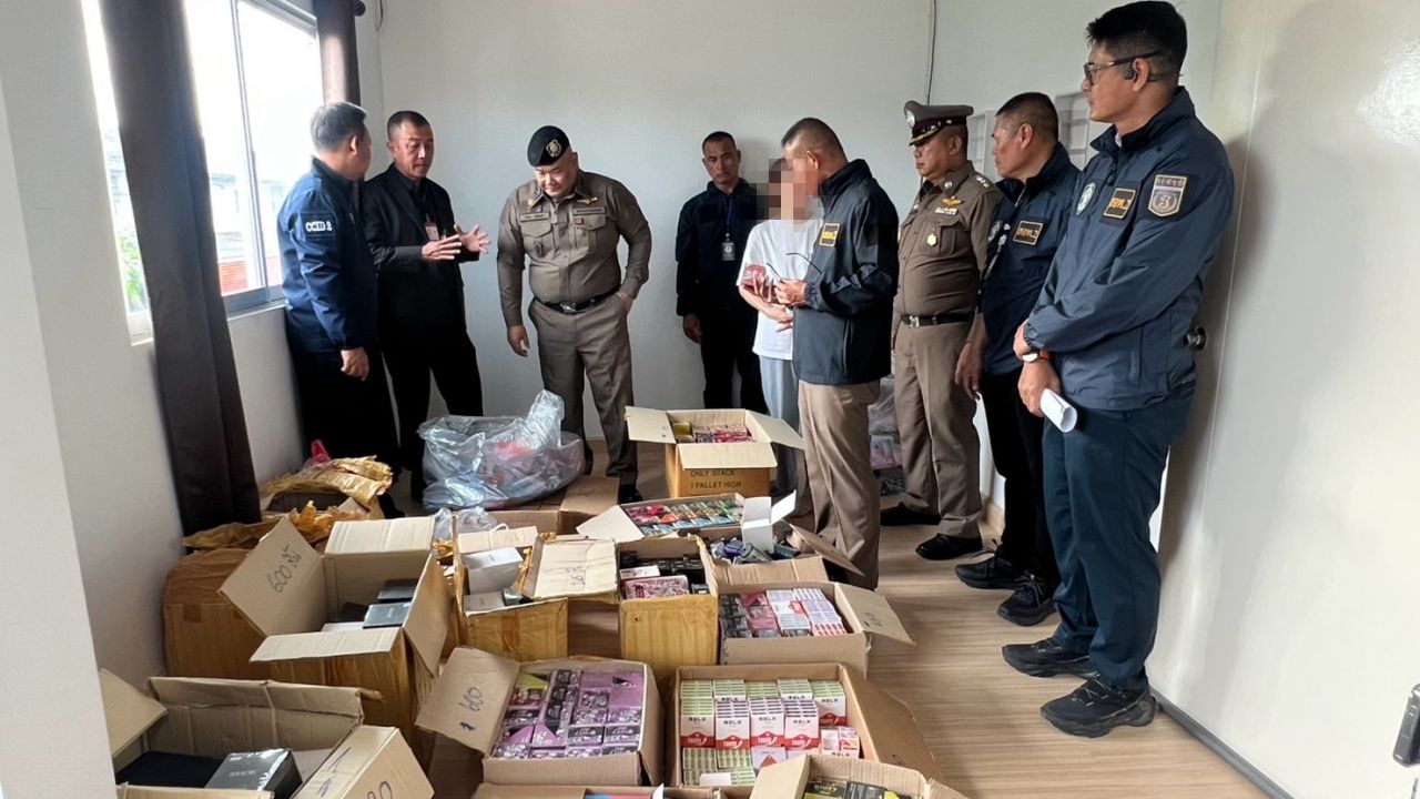 ค้น 2 จุดย่านบางแค รวบผู้ค้าระดับหัวจ่าย “บุหรี่ไฟฟ้า” ยึดของกลาง 5 หมื่นชิ้น
