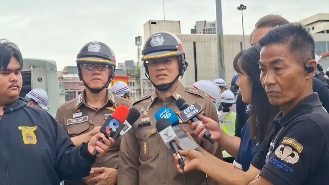 เผยถนนประชาธิปกทรุดตัวเล็กน้อย เหตุน้ำรั่วอุโมงค์รถไฟฟ้า ยังไม่รับรองความปลอดภัย 100%