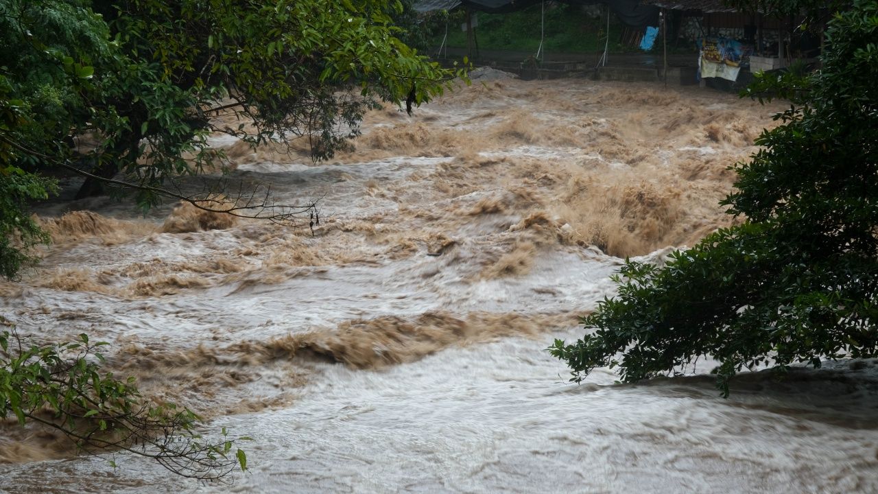 สทนช. ประกาศเฝ้าระวังพื้นที่ "ฝนตกหนัก" 10-15 ก.ค. จับตา 11 จังหวัดเสี่ยงน้ำท่วม