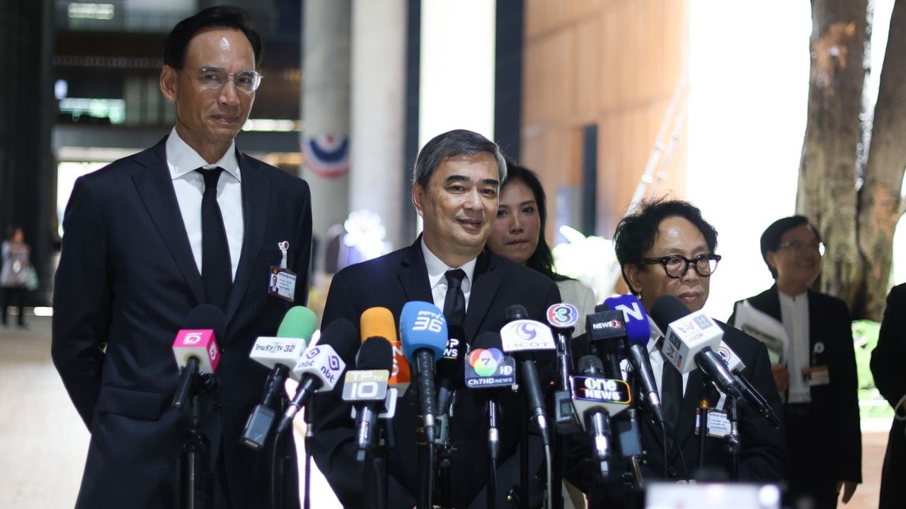 ปชป. น้อมรับผลศาลรัฐธรรมนูญ ห่วงอนาคต กู้ไม่จำเป็นจนหนี้ชนเพดาน