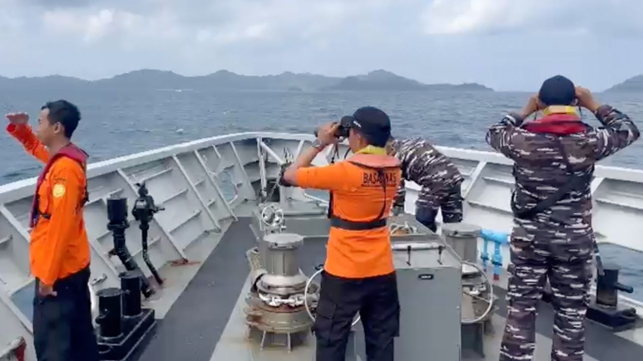 เร่งค้นหา 24 ผู้สูญหาย หลังเรือโดยสารอับปางนอกชายฝั่งอินโดนีเซีย ดับ 1 ศพ