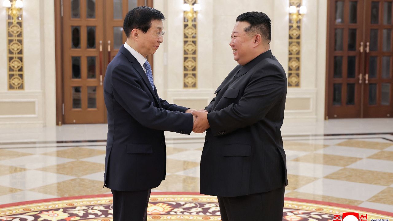 "คิม จองอึน" พบที่ปรึกษาการเมืองสูงสุดจีน ย้ำกระชับความร่วมมือสองประเทศ