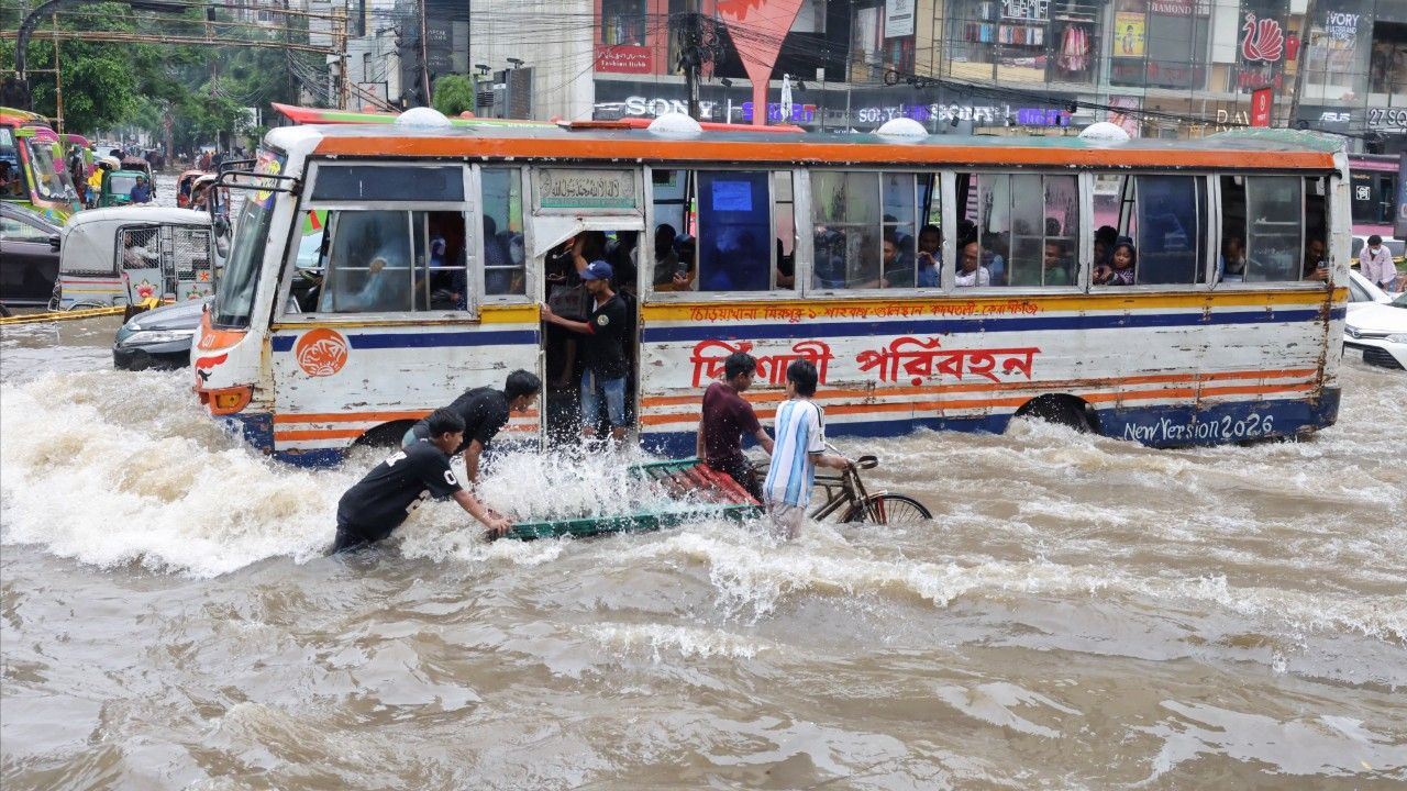บังกลาเทศอ่วม ฝนตกหนัก-น้ำท่วมฉับพลัน คร่าชีวิตผู้คนแล้ว 51 ศพ