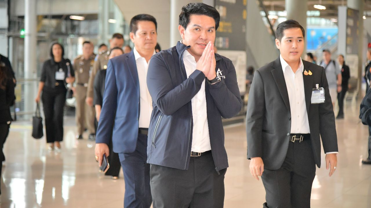 “สุรศักดิ์” ตรวจสนามบินสุวรรณภูมิ สั่งเร่งเสริมเครื่องระบบตรวจพาสปอร์ตอัตโนมัติ