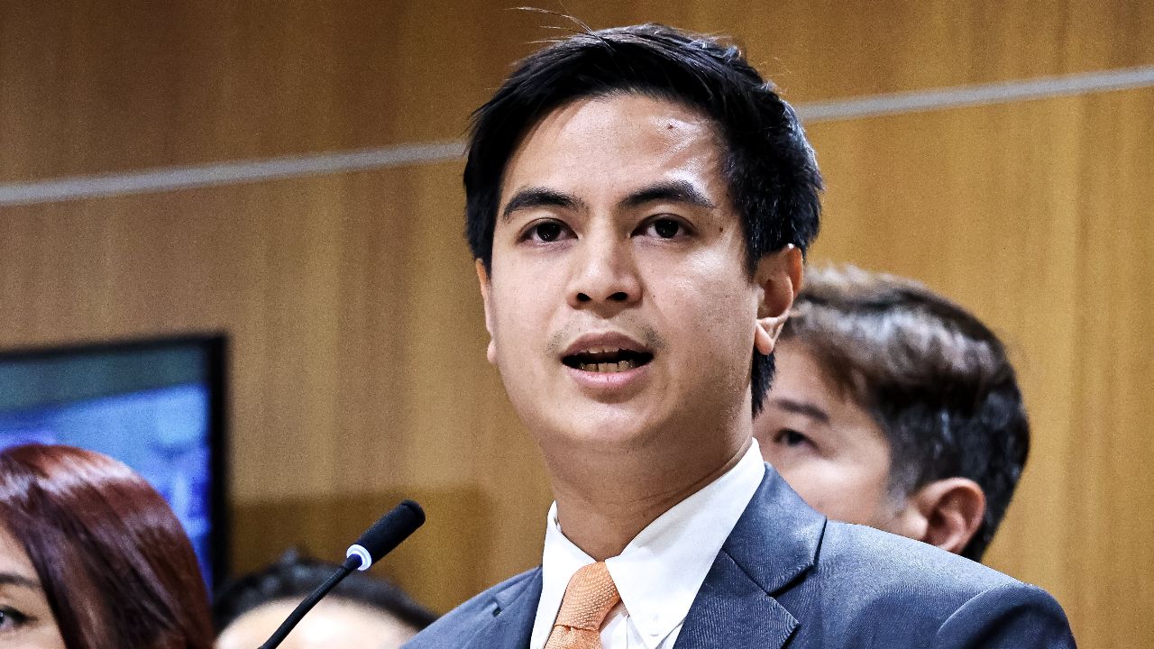 “พริษฐ์” จับตา “โสภณ” แถลงผลงาน ถาม 40 วันแล้ว ตัดสินใจได้หรือยังคดีซุกหุ้น “ศักดิ์สยาม”