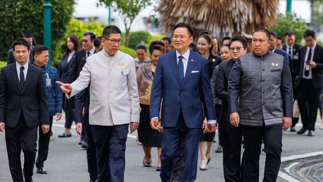 นายกฯ เรียกรัฐมนตรีถกปัญหา “บัตรคนจน” ก่อนประชุม ครม. วันนี้ 4 รมต. ลาประชุม