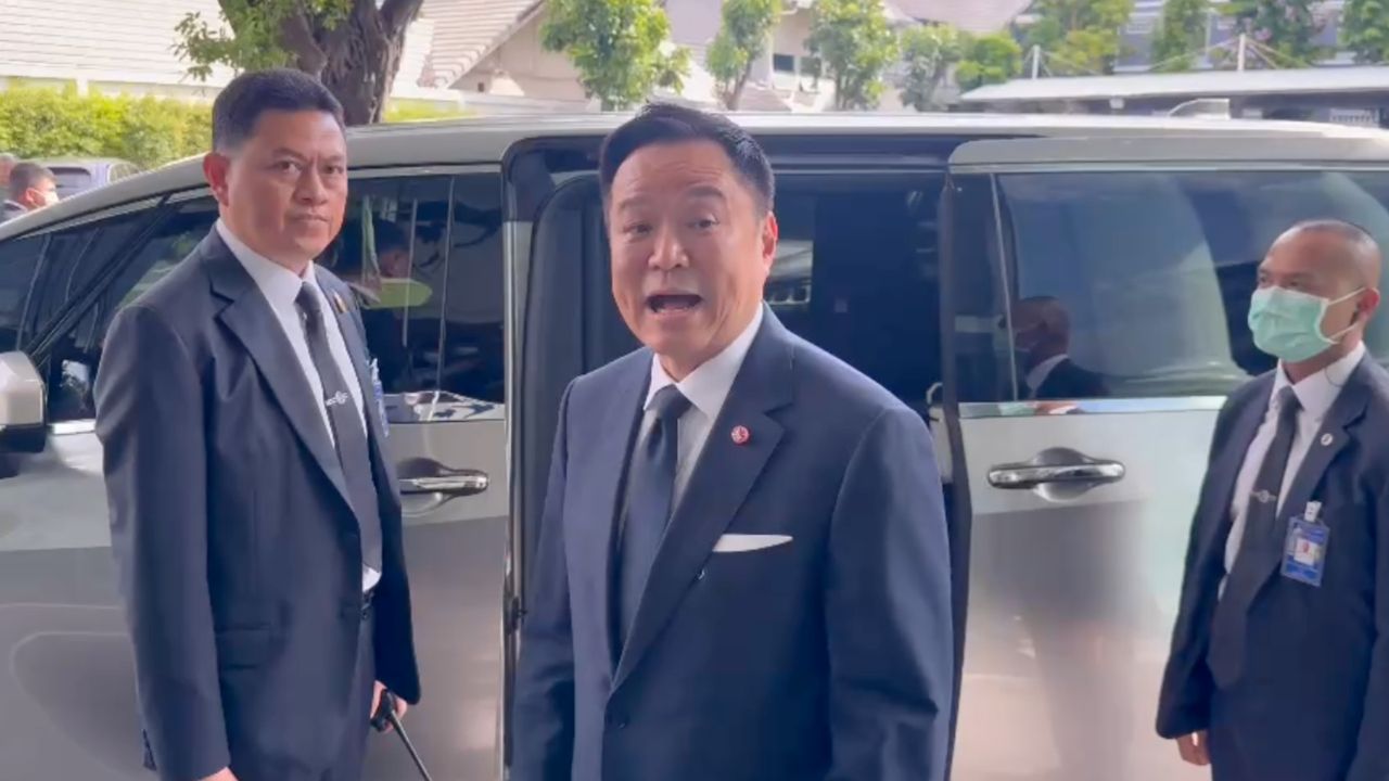“อนุทิน” กำชับใน ครม. ให้ความเป็นธรรมทบทวนสิทธิบัตรคนจน โยนถาม “เอกนิติ”