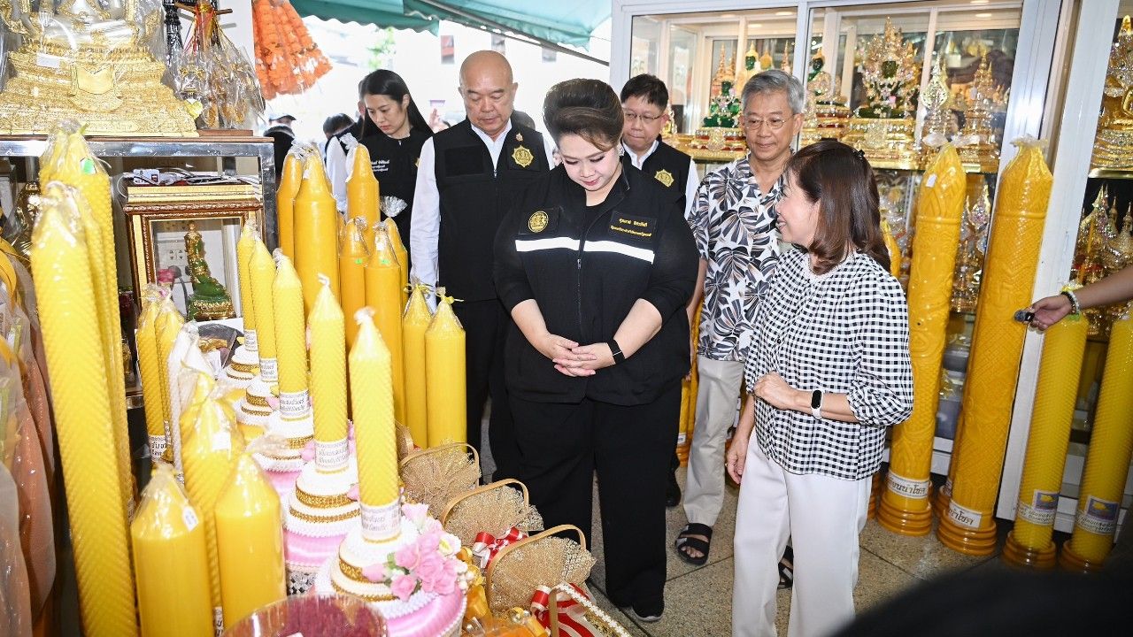 “ศุภมาส” นำทีม สคบ. ลุยตรวจสังฆทานย่านเสาชิงช้า ลั่นของต้องดีราคาต้องชัด