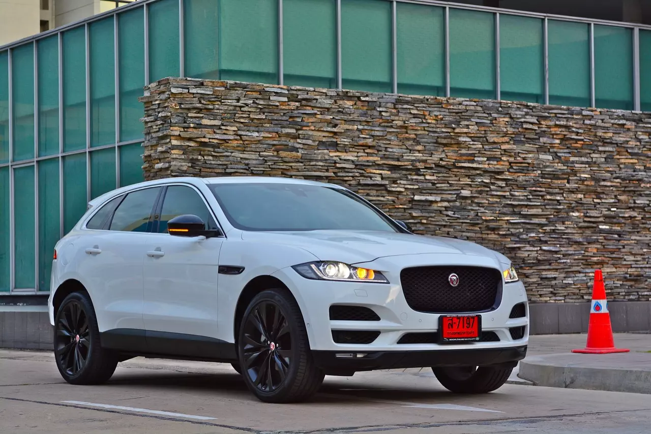 Jaguar f deals pace 2.0