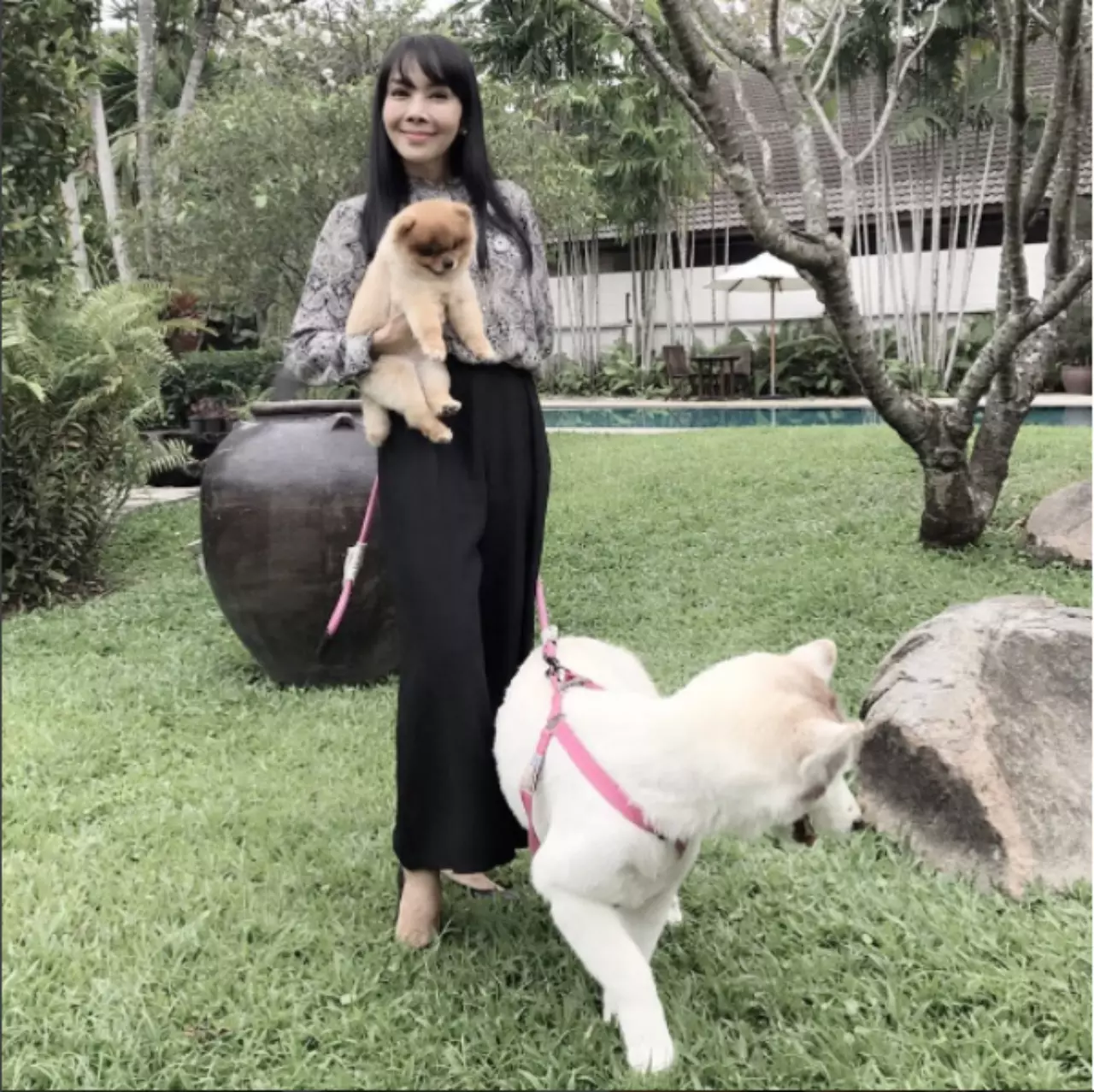 สาวสองพันปี! วัยเฉียด 60 แต่ยังสาวสะพรั่ง ตั๊ก มยุรา ดูแลตัวเองยังไง?