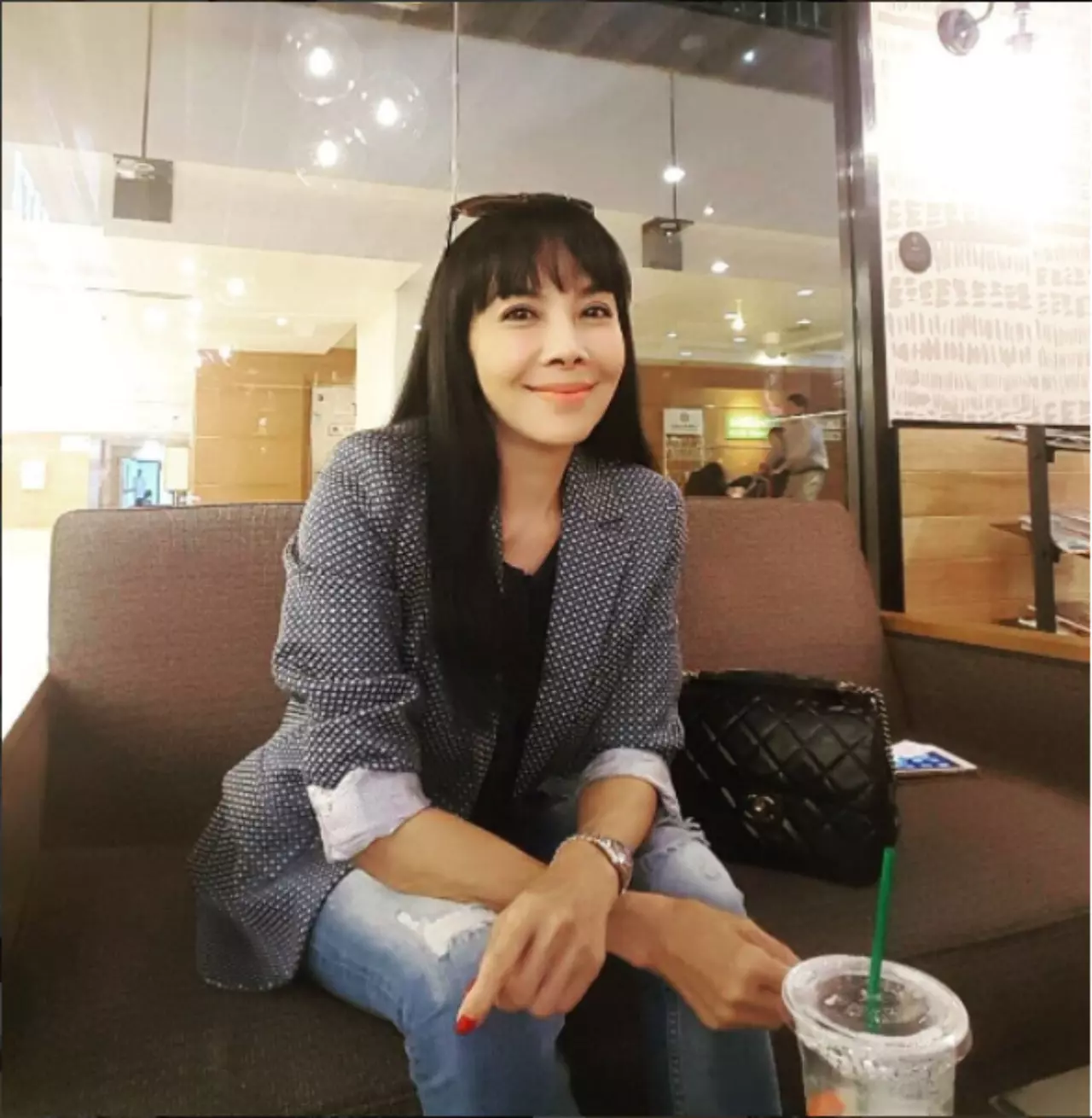สาวสองพันปี! วัยเฉียด 60 แต่ยังสาวสะพรั่ง ตั๊ก มยุรา ดูแลตัวเองยังไง?