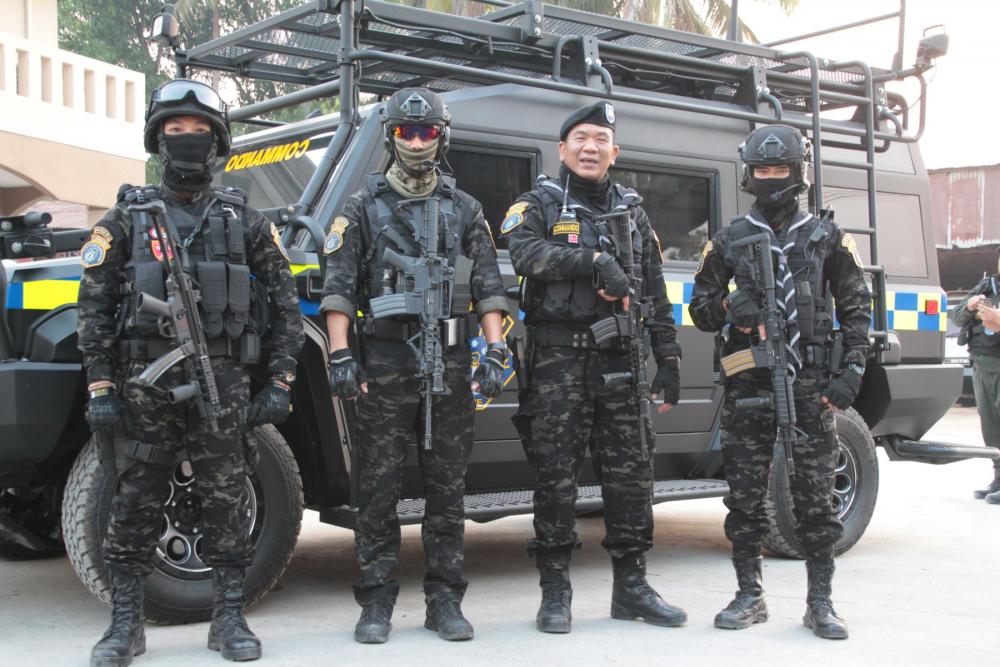 คอมมานโดไทย ใช้ ปืน เอ็ม 4 ที่ใส่ชุดแต่งมาแล้ว