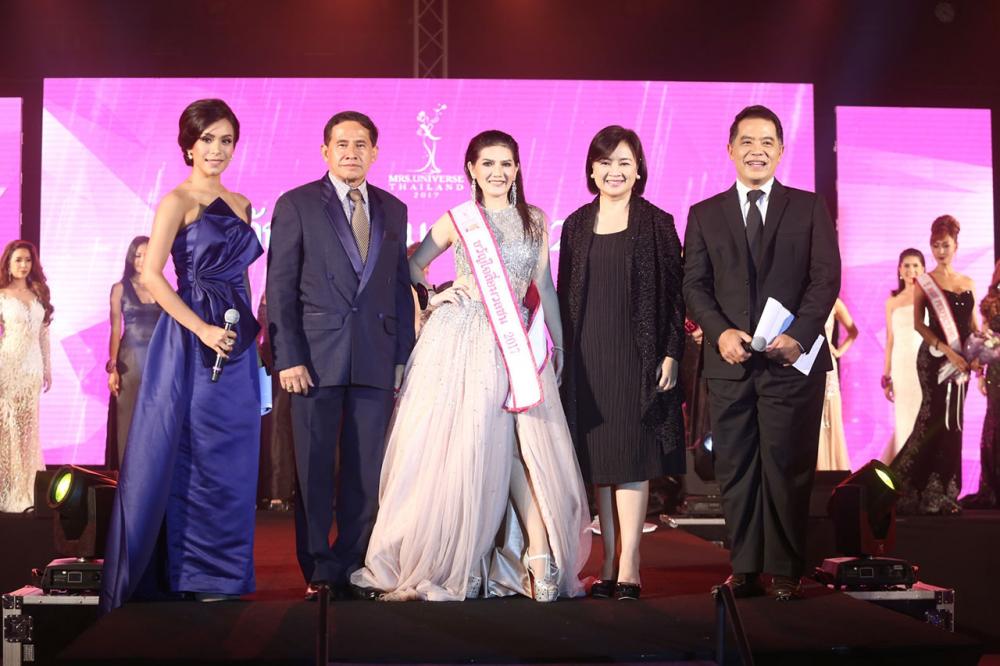 “ขวัญใจสื่อมวลชน” ได้แก่ หมายเลข 19 มินจนิตา แก้วชมพูพาน
