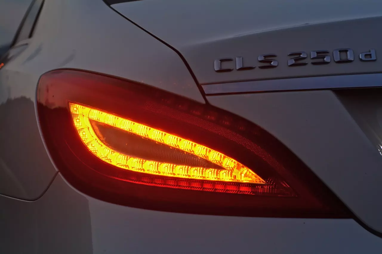 รีวิวทดสอบสปอร์ตซาลูนจอมหรู MERCEDES BENZ CLS250d AMG PREMIUM