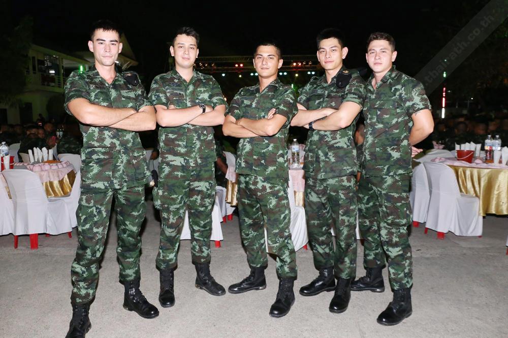 กลุ่มเพื่อนดาราทหาร