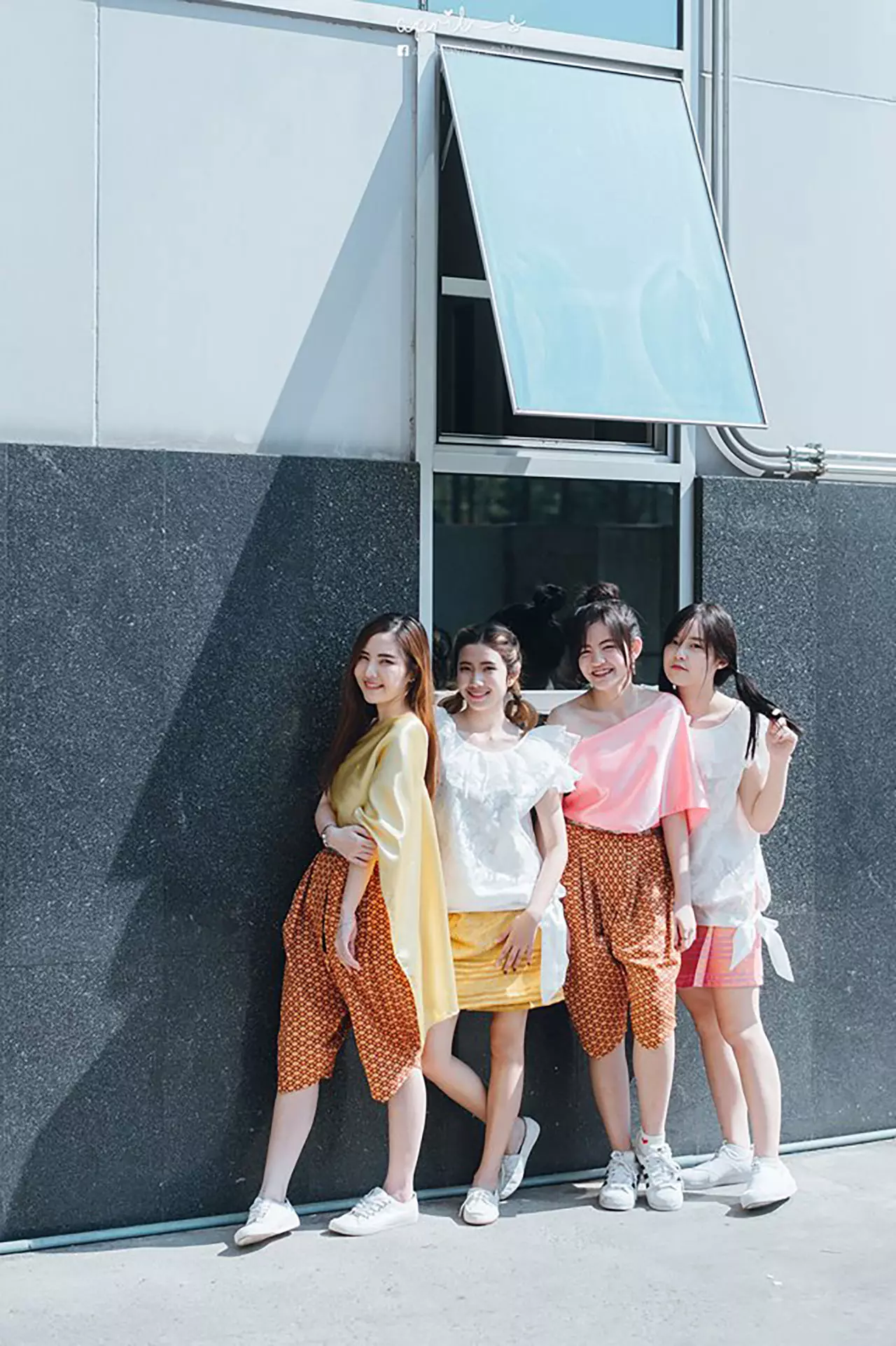 น่ารัก ไม่โป๊! แชร์กระจายรับสงกรานต์ ภาพสาวน้อยใส่ชุดไทย ใสๆวัยรุ่นชอบ