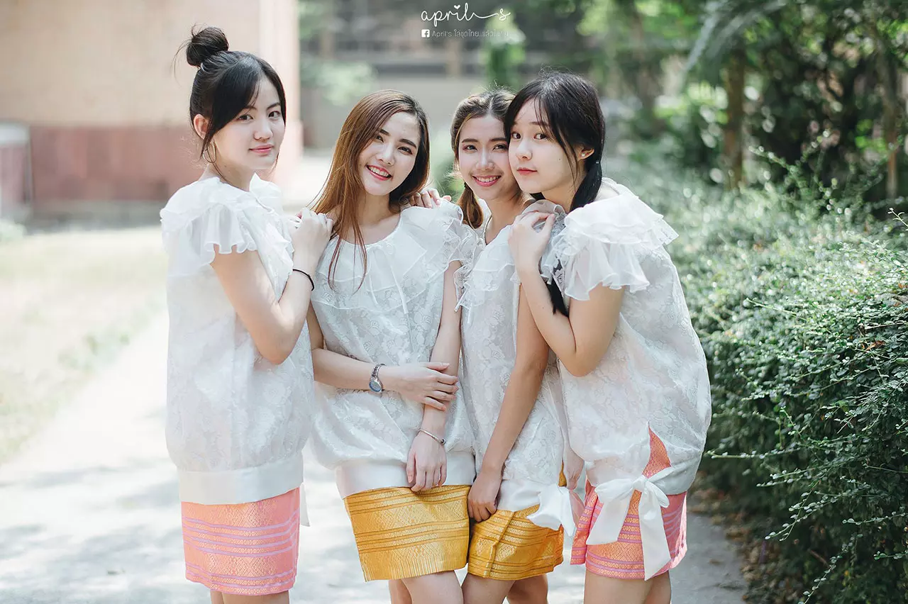 น่ารัก ไม่โป๊! แชร์กระจายรับสงกรานต์ ภาพสาวน้อยใส่ชุดไทย ใสๆวัยรุ่นชอบ