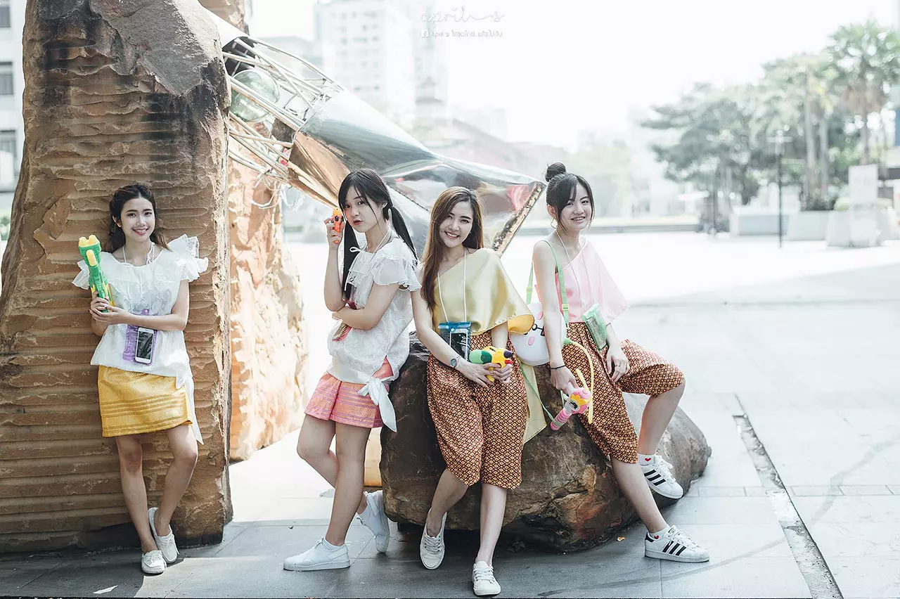น่ารัก ไม่โป๊! แชร์กระจายรับสงกรานต์ ภาพสาวน้อยใส่ชุดไทย ใสๆวัยรุ่นชอบ