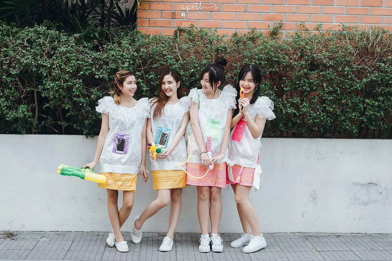 น่ารัก ไม่โป๊! แชร์กระจายรับสงกรานต์ ภาพสาวน้อยใส่ชุดไทย ใสๆวัยรุ่นชอบ