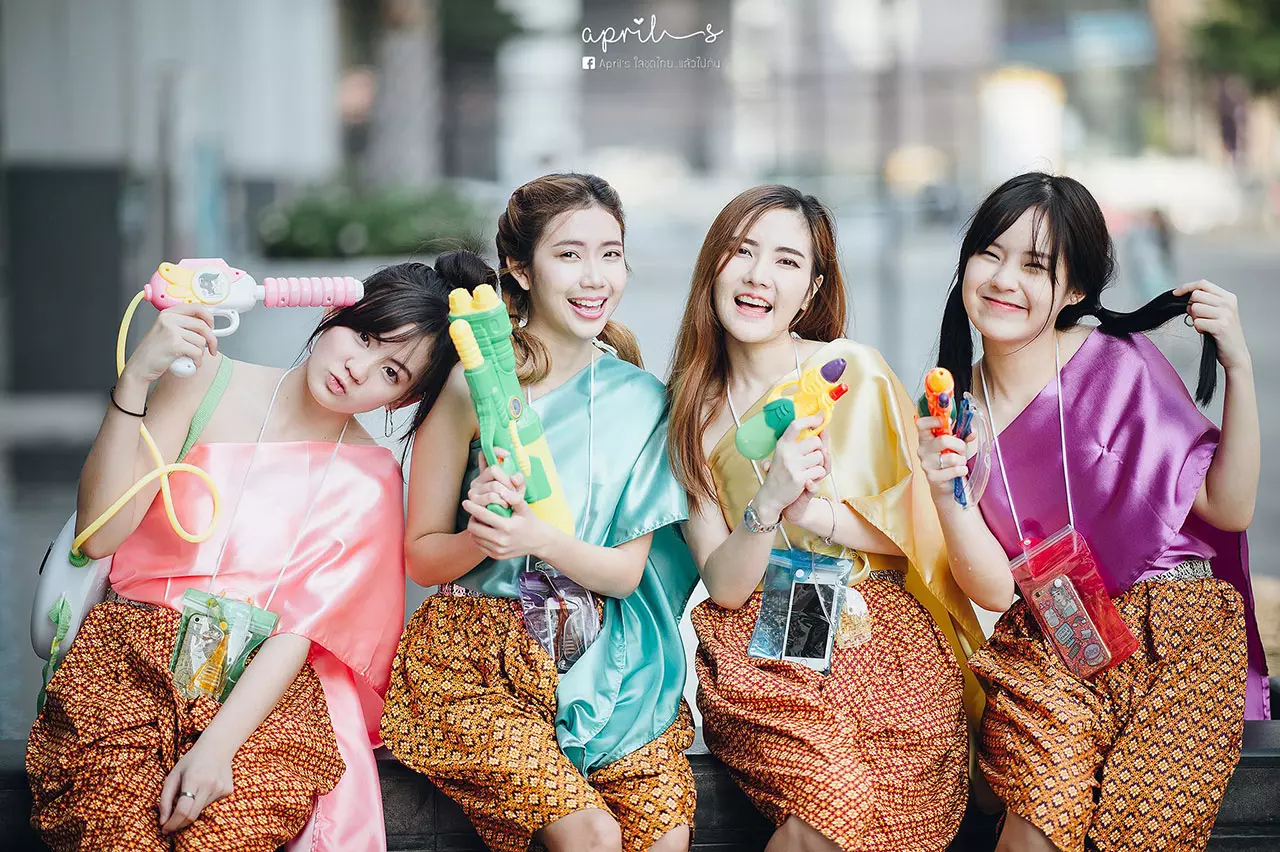 น่ารัก ไม่โป๊! แชร์กระจายรับสงกรานต์ ภาพสาวน้อยใส่ชุดไทย ใสๆวัยรุ่นชอบ