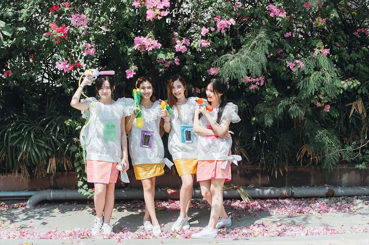 น่ารัก ไม่โป๊! แชร์กระจายรับสงกรานต์ ภาพสาวน้อยใส่ชุดไทย ใสๆวัยรุ่นชอบ