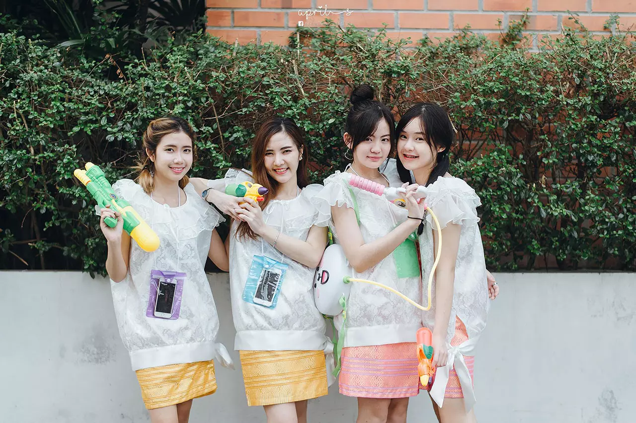 น่ารัก ไม่โป๊! แชร์กระจายรับสงกรานต์ ภาพสาวน้อยใส่ชุดไทย ใสๆวัยรุ่นชอบ